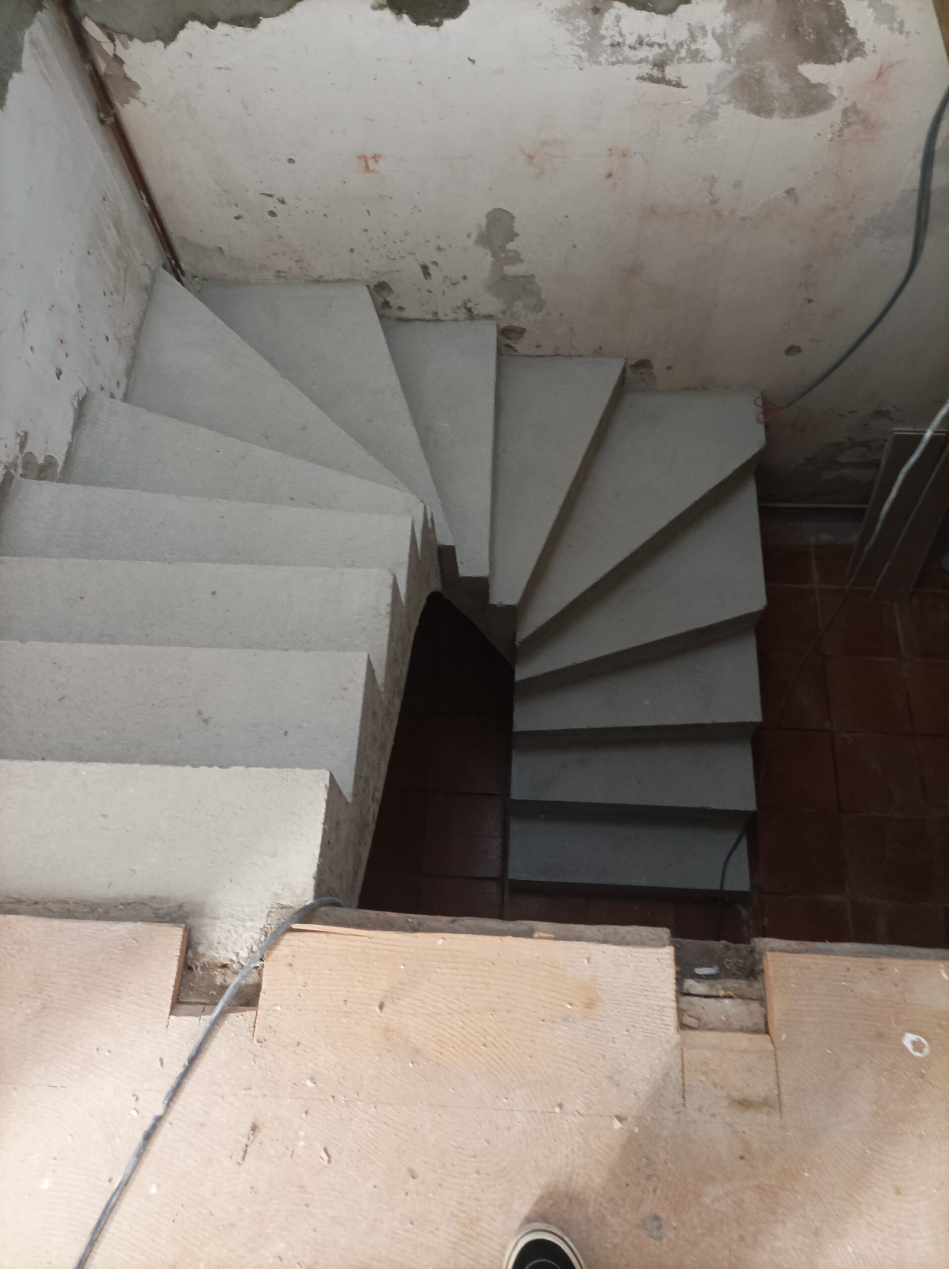 Création escalier béton sur mesure à LE CHAY