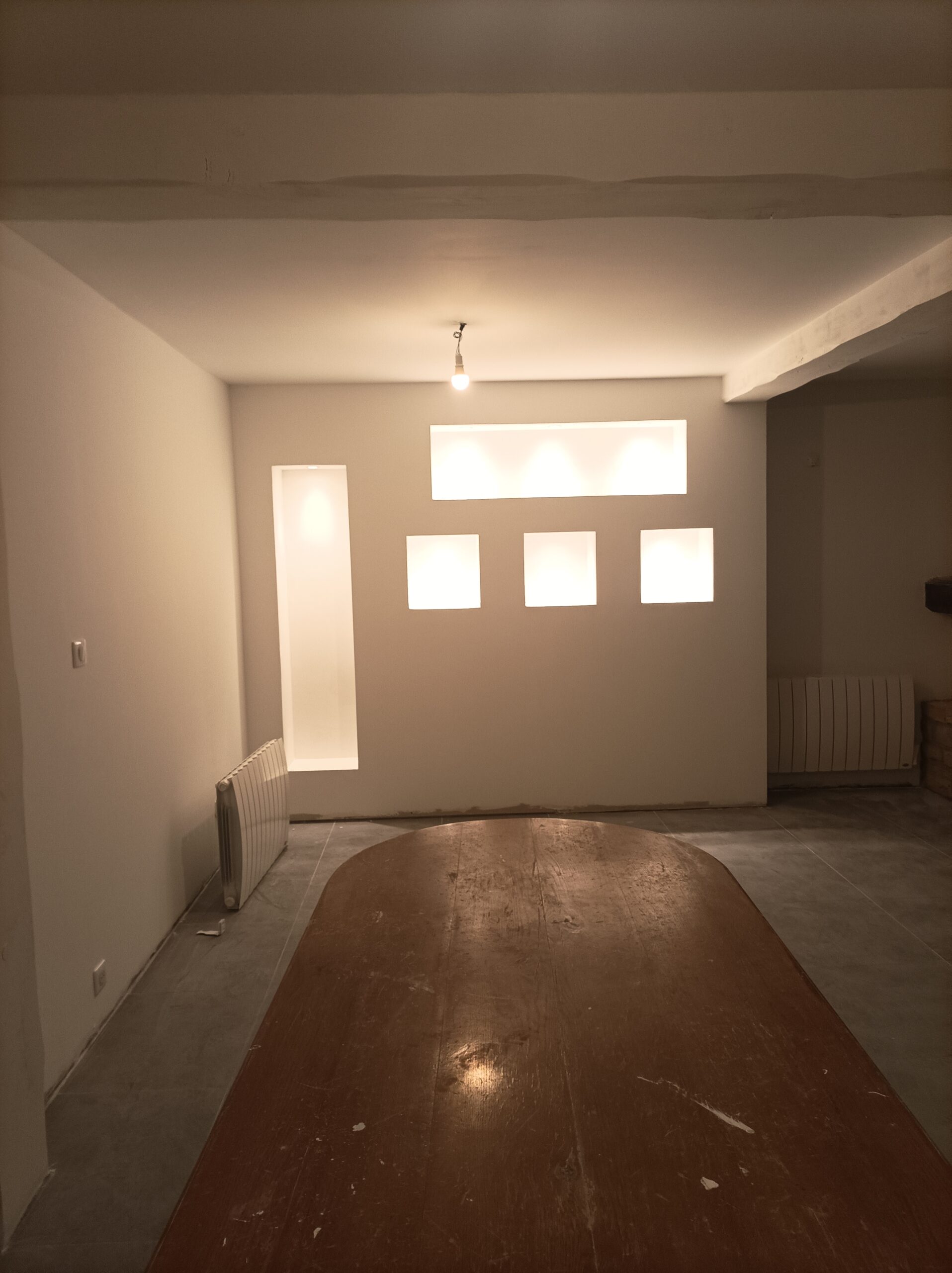 Rénovation intérieur salon avec création de niche sur mesure LES MATHES